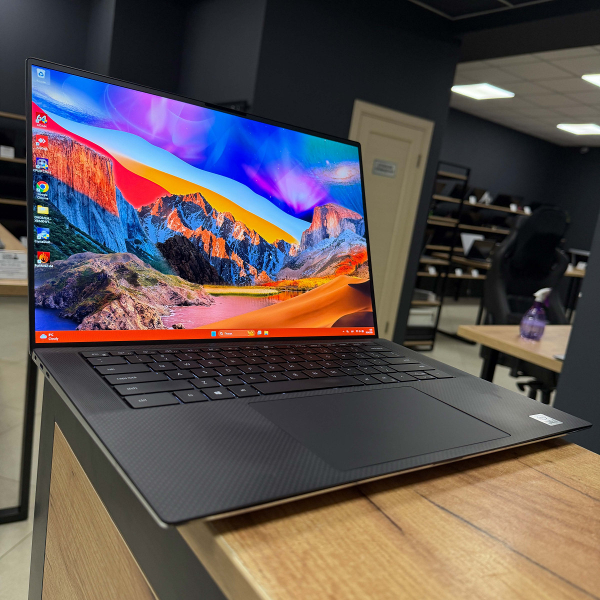 Ігровий ноутбук Dell XPS 15 9500/ 15.6" FullHD, IPS 16:10/ Intel Core i7 10750H (6 ядер/ 12 потоків)/ NVIDIA GeForce GTX 1650 Ti (на 4 GB)/ 16 GB/ 256 GB NVME (Б/В)