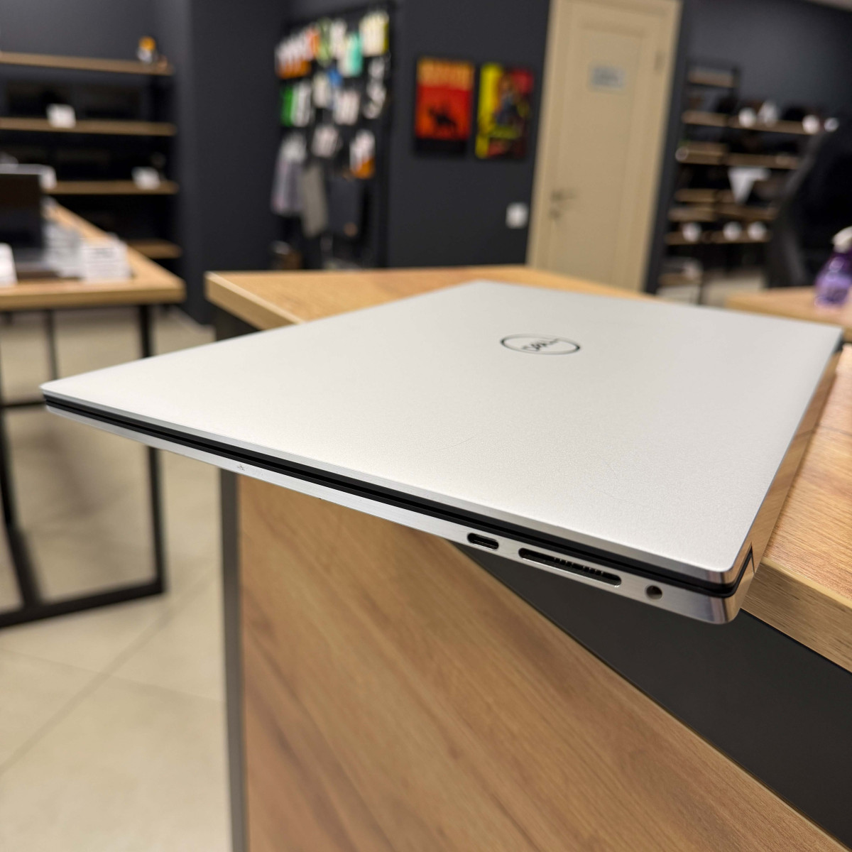 Ігровий ноутбук Dell XPS 15 9500/ 15.6" FullHD, IPS 16:10/ Intel Core i7 10750H (6 ядер/ 12 потоків)/ NVIDIA GeForce GTX 1650 Ti (на 4 GB)/ 16 GB/ 256 GB NVME (Б/В)