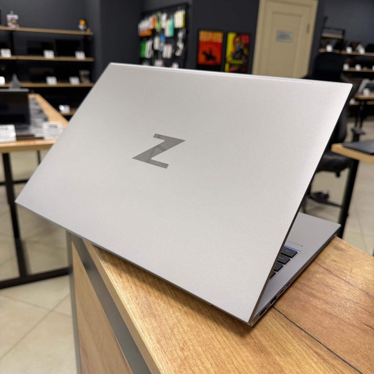  Ноутбук HP ZBook Firefly 16 G9/ 16" FullHD, IPS 16:10/ Intel Core i7 1255U (10 ядер/ 12 потоків)/ NVIDIA T550 (на 4 GB)/ 16 GB DDR5/ 512 GB SSD NVME (Б/В)