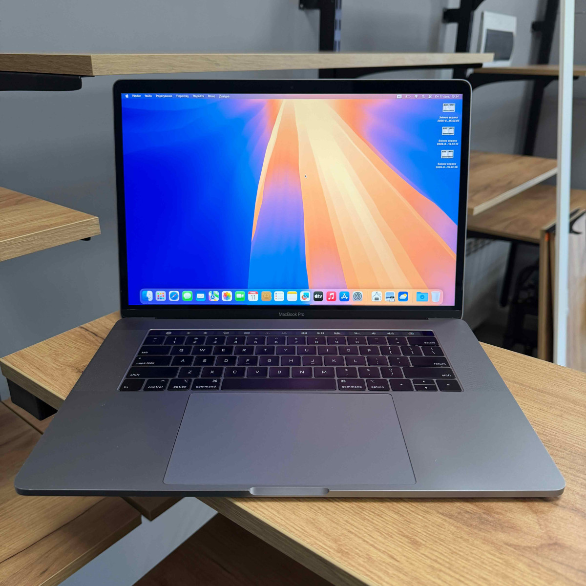 Ультрабук Apple A1990 MacBook Pro, Touch Bar (2019)/ 15.4” (2880×1800) Retina, IPS/ Intel Core i9 (8 ядер/ 16 потоків, до 4.8 ГГц)/ AMD Radeon Pro 560X (на 4 GB)/ 16 GB/ 512 GB SSD (Б\У)