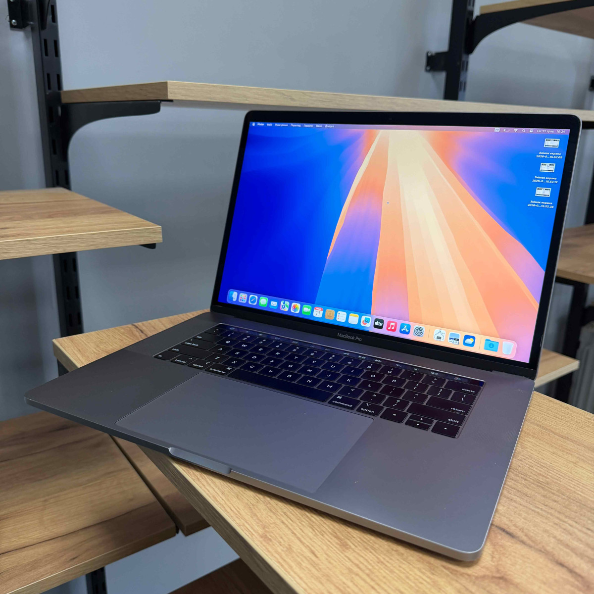 Ультрабук Apple A1990 MacBook Pro, Touch Bar (2019)/ 15.4” (2880×1800) Retina, IPS/ Intel Core i9 (8 ядер/ 16 потоків, до 4.8 ГГц)/ AMD Radeon Pro 560X (на 4 GB)/ 16 GB/ 512 GB SSD (Б\У)