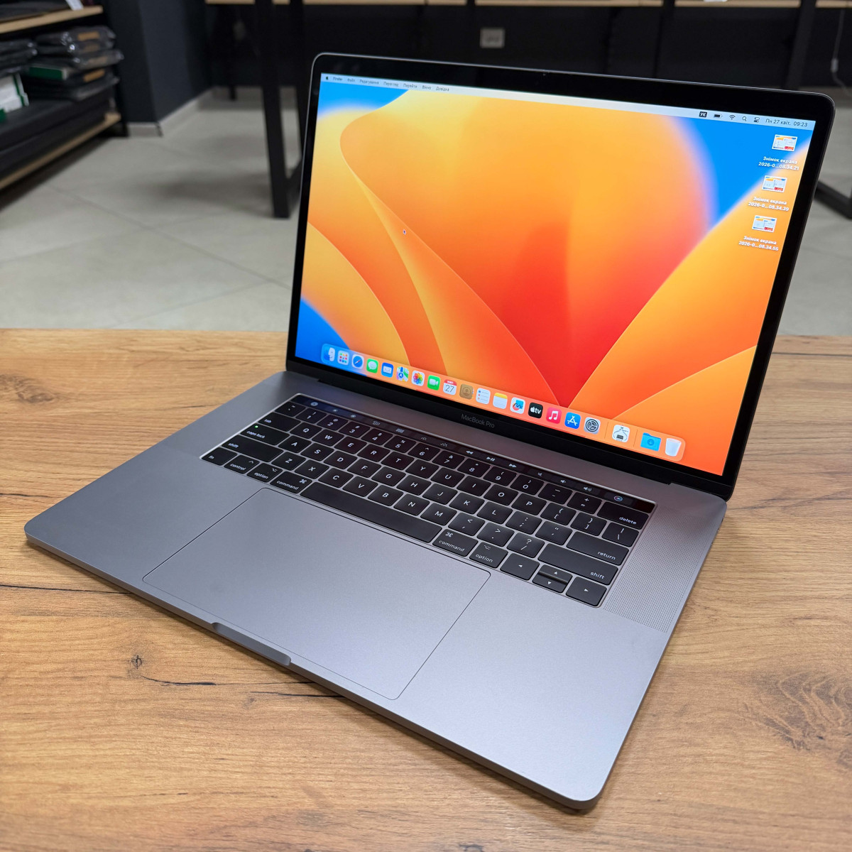 Ультрабук Apple MacBook Pro 15" A1707, Touch Bar/ 15.4” (2880×1800) Retina, IPS/ Intel Core i7 (4 ядра/ 8 потоків, до 3.8 ГГц)/ AMD Radeon Pro 555 (2 GB)/ 16 GB/ 512 GB SSD (Б\В)