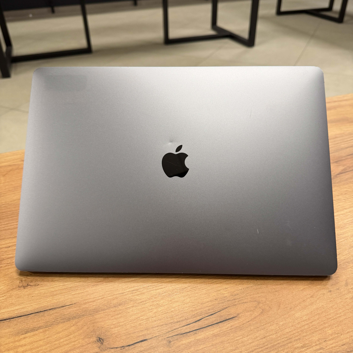 Ультрабук Apple MacBook Pro 15" A1707, Touch Bar/ 15.4” (2880×1800) Retina, IPS/ Intel Core i7 (4 ядра/ 8 потоків, до 3.8 ГГц)/ AMD Radeon Pro 555 (2 GB)/ 16 GB/ 512 GB SSD (Б\В)