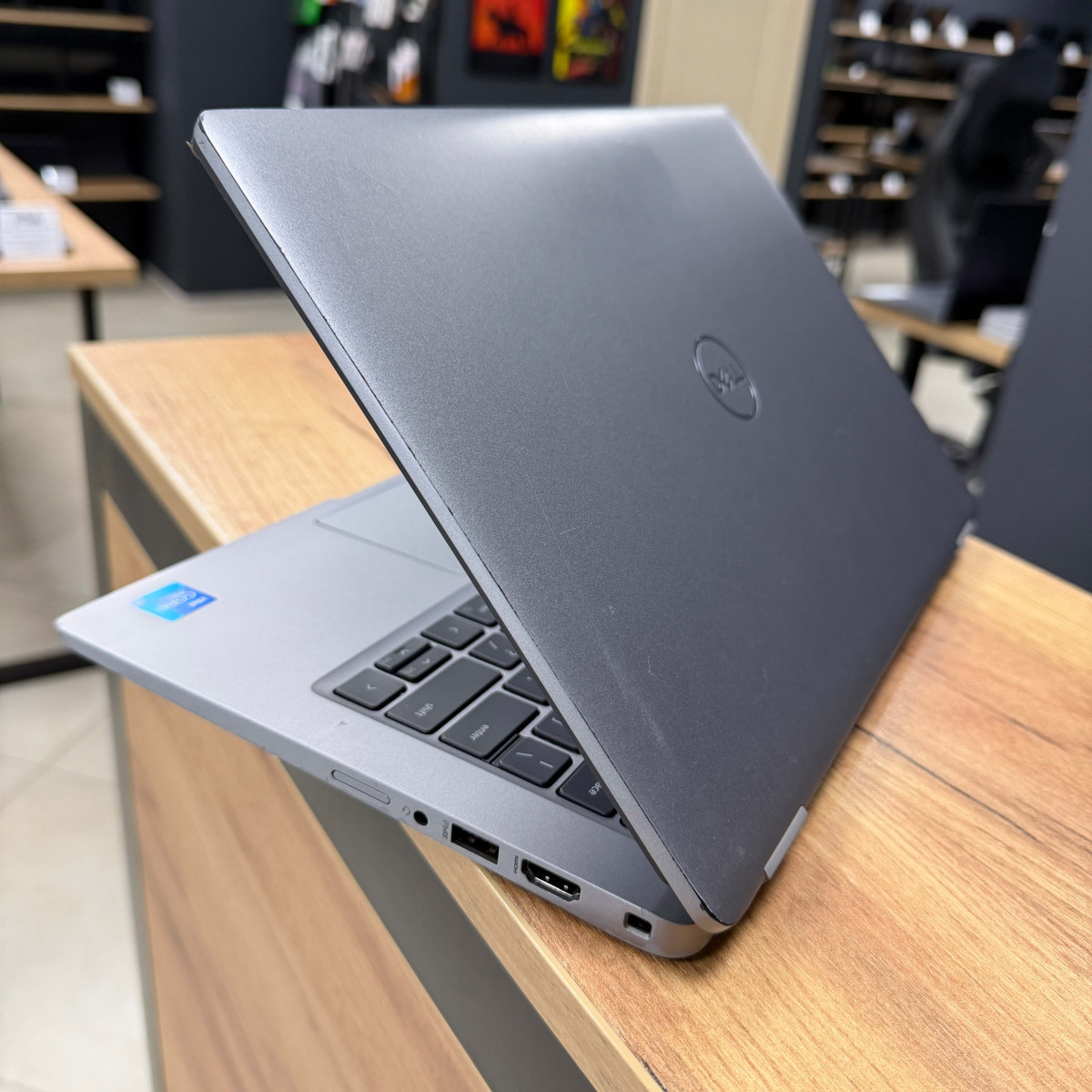 Ультрабук Dell Latitude 5320/ 13.3" HD/ Intel Core i5 1145G7 (4 ядра/ 8 потоків)/ Intel Iris Xe/ 8 GB/ 256 GB NVME (Б/В)