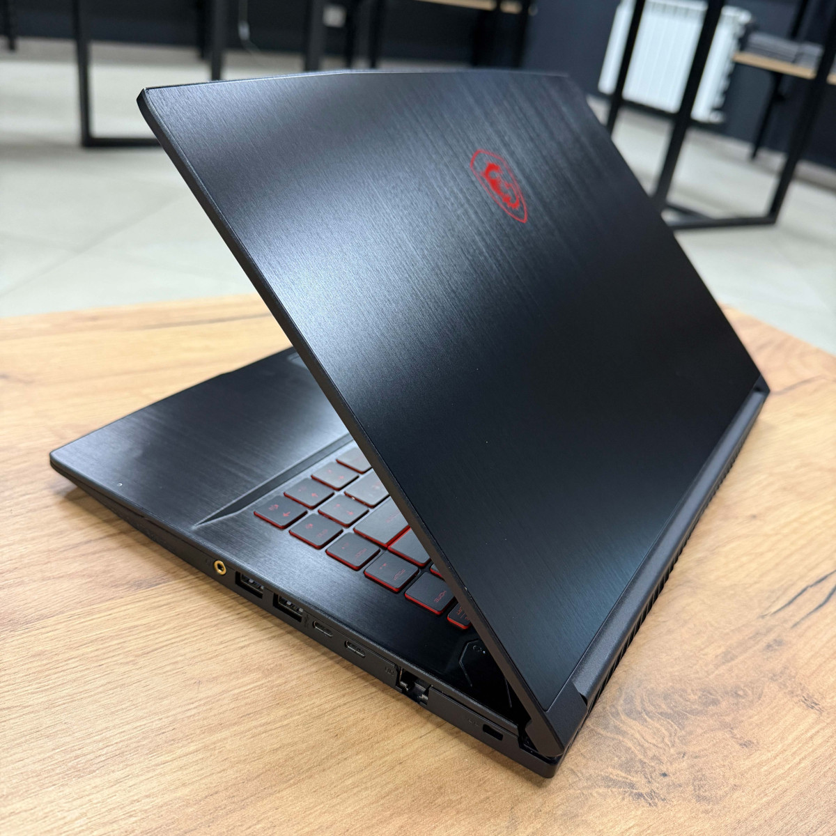 Ігровий ноутбук MSI GF65 Thin 10UE/ 15.6" FullHD, IPS 144 Гц/ Intel Core i5 10500H (6 ядер/ 12 потоків)/ NVIDIA GeForce RTX 3060 (на 6 GB)/ 16 GB/ 512 GB SSD NVME (Б/В)