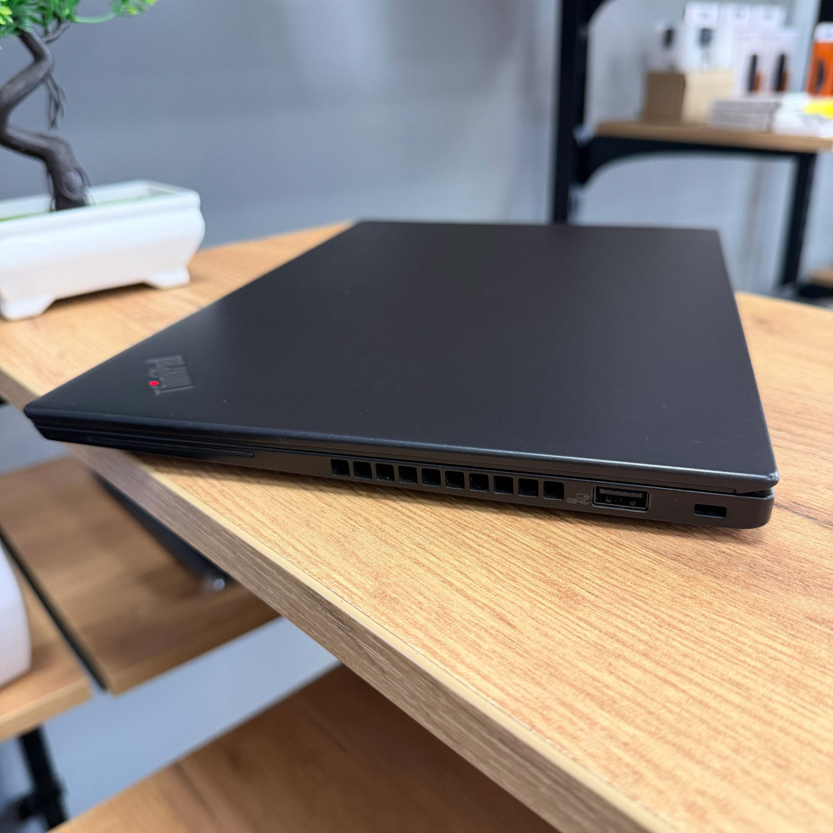 Ультрабук Lenovo ThinkPad X13 Gen 1/ 13.3" FullHD, IPS/ AMD Ryzen 5 PRO 4650U (6 ядер/ 12 потоків)/AMD Radeon RX Vega 6/ 8 GB/ 256 GB SSD NVME (Б/В) Ультрабук Lenovo ThinkPad X13 Gen 1/ 13.3" FullHD, IPS/ AMD Ryzen 5 PRO 4650U (6 ядер/ 12 потоків)/AMD Radeon RX Vega 6/ 8 GB/ 256 GB SSD NVME (Б/В)