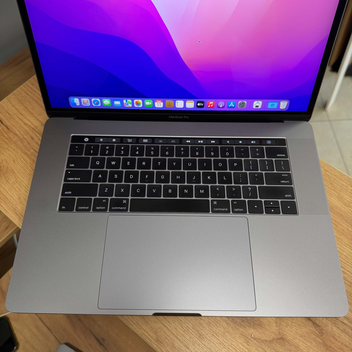 Ультрабук Apple MacBook Pro 15" A1707, 2016/ 15.4” (2880×1800) Retina, IPS/ Intel Core i7 (4 ядра/ 8 потоків, до 3.5 ГГц)/ AMD Radeon Pro (на 2 GB)/ 16 GB/ 256 GB SSD (Б\В)