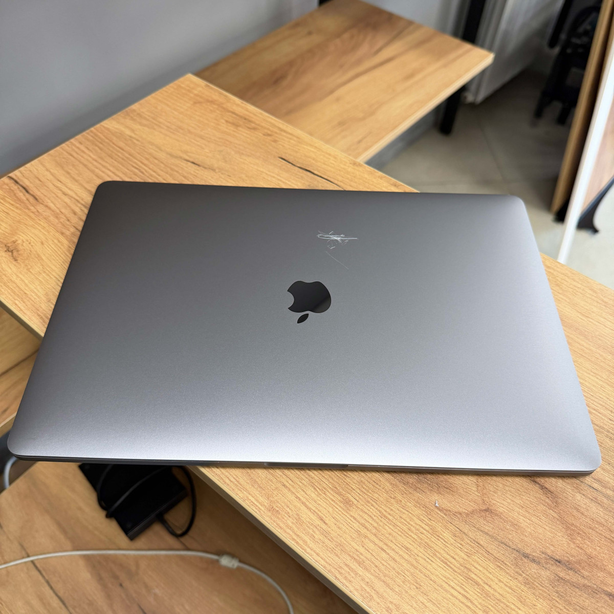 Ультрабук Apple MacBook Pro 15" A1707, 2016/ 15.4” (2880×1800) Retina, IPS/ Intel Core i7 (4 ядра/ 8 потоків, до 3.5 ГГц)/ AMD Radeon Pro (на 2 GB)/ 16 GB/ 256 GB SSD (Б\В)