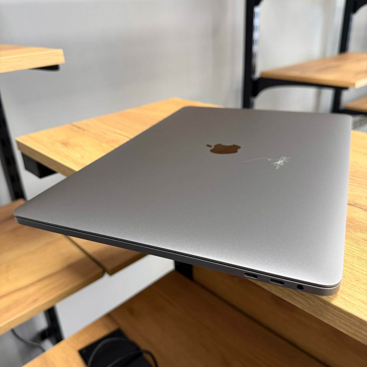 Ультрабук Apple MacBook Pro 15" A1707, 2016/ 15.4” (2880×1800) Retina, IPS/ Intel Core i7 (4 ядра/ 8 потоків, до 3.5 ГГц)/ AMD Radeon Pro (на 2 GB)/ 16 GB/ 256 GB SSD (Б\В)