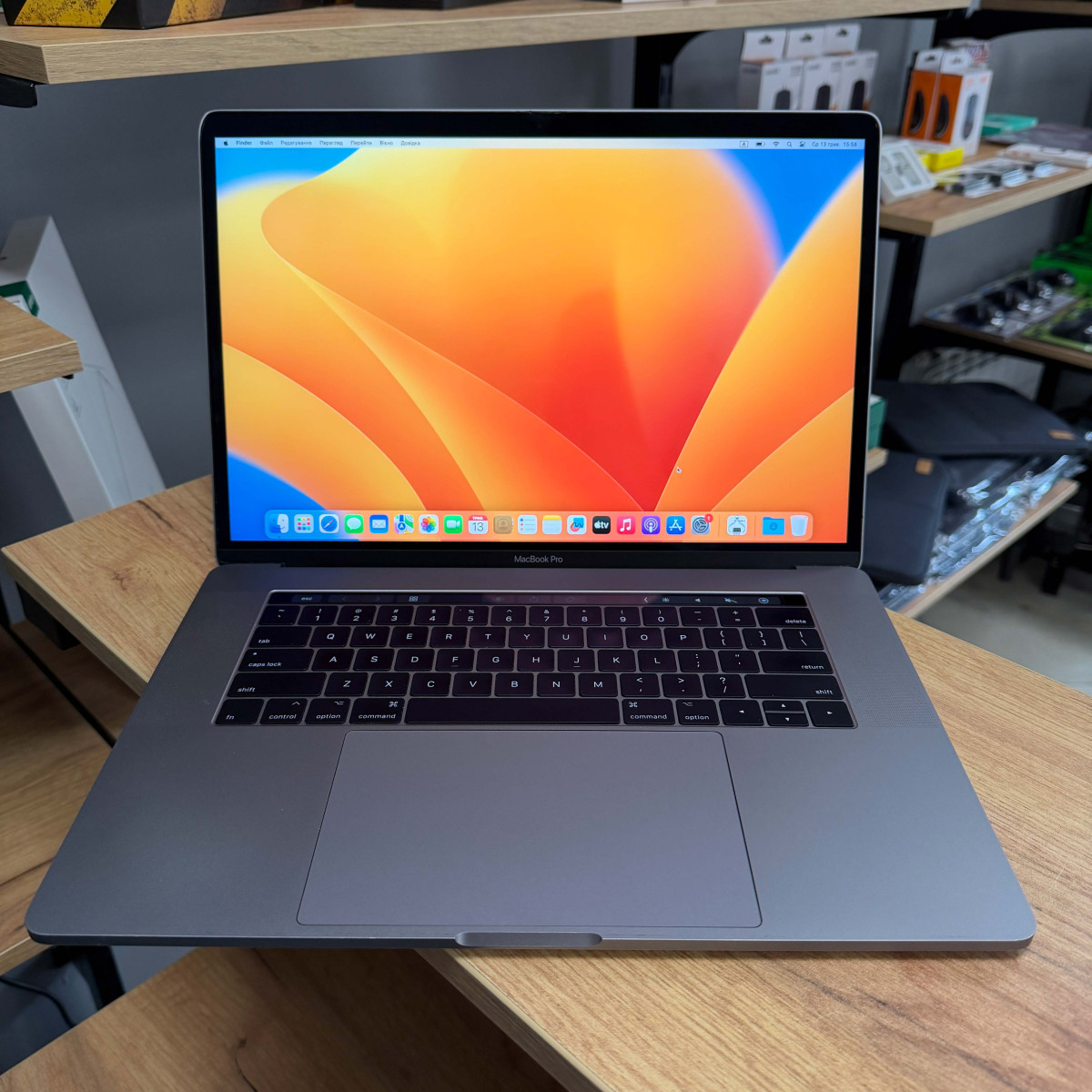 Ноутбук Apple MacBook Pro 15" A1707 (2017), Touch Bar/ 15.4” (2880×1800) Retina, IPS/ Intel Core i7 (4 ядра/ 8 потоків)/ AMD Radeon Pro 560 (4 GB)/ 16 GB/ 512 GB SSD (Б\В)