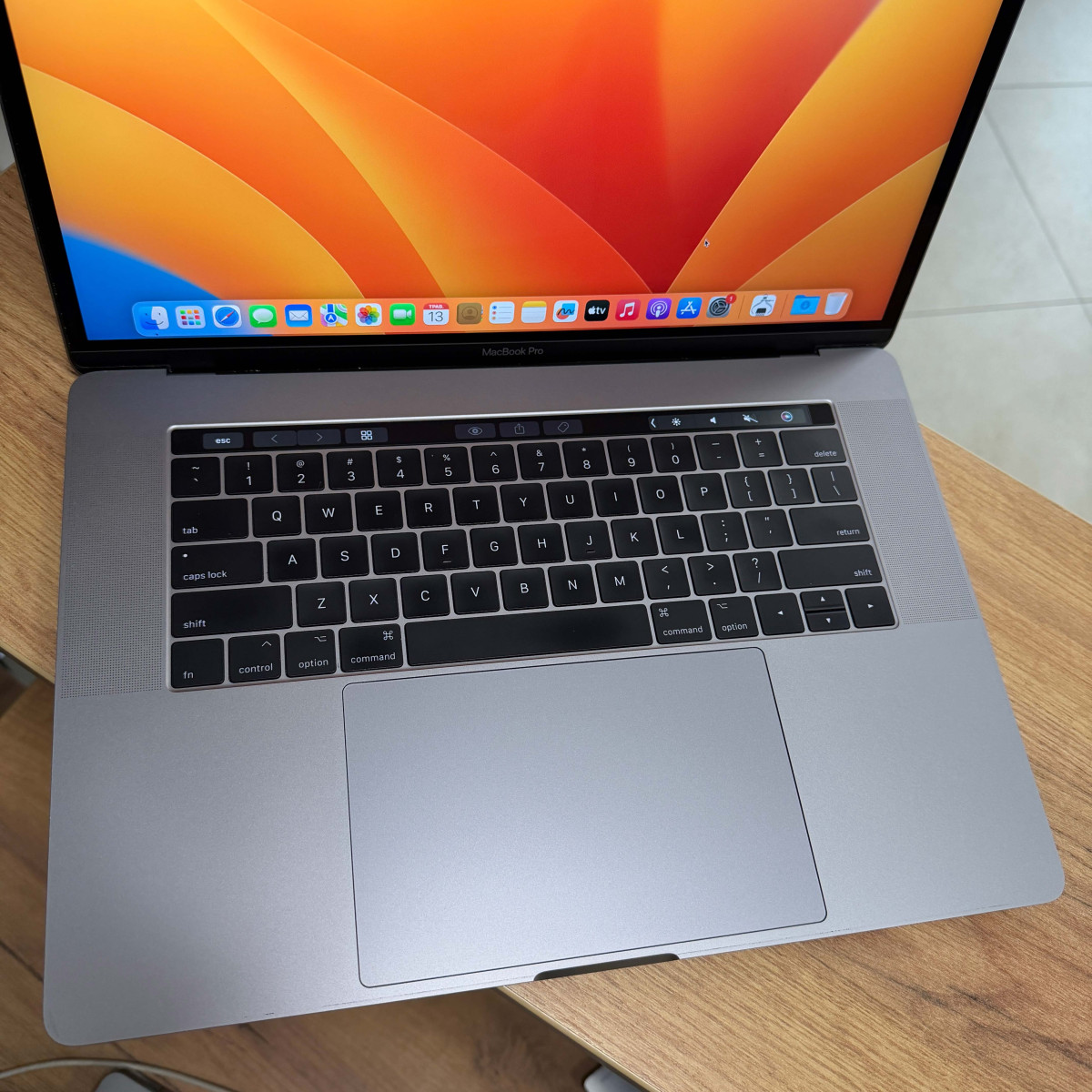 Ноутбук Apple MacBook Pro 15" A1707 (2017), Touch Bar/ 15.4” (2880×1800) Retina, IPS/ Intel Core i7 (4 ядра/ 8 потоків)/ AMD Radeon Pro 560 (4 GB)/ 16 GB/ 512 GB SSD (Б\В)