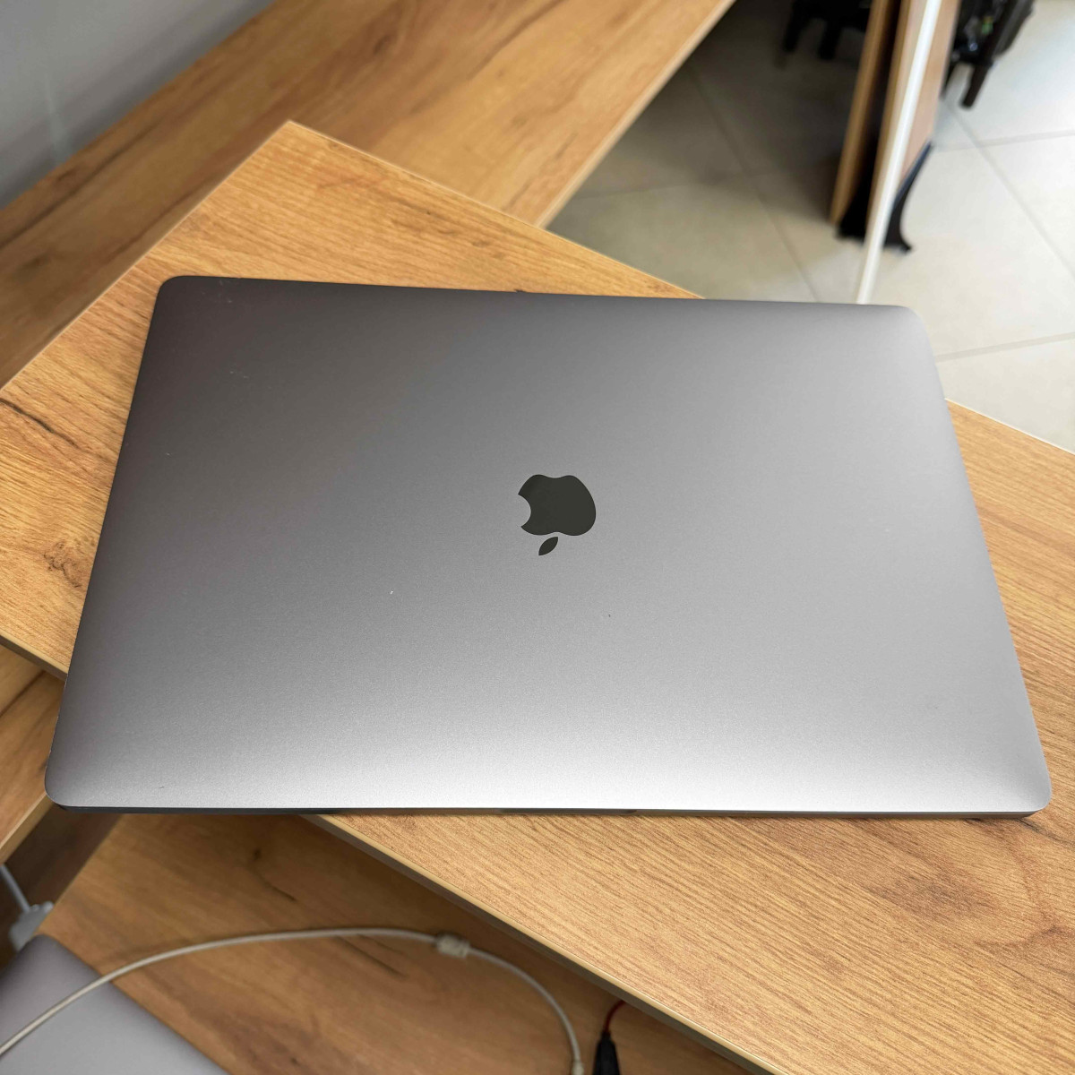 Ноутбук Apple MacBook Pro A1707 15" (2016), Touch Bar/ 15.4” (2880×1800) Retina, IPS/ Intel Core i7 (4 ядра/ 8 потоків, 3.6 ГГц)/ AMD Radeon Pro (на 2 GB)/ 16 GB/ 512 GB SSD (Б\В)