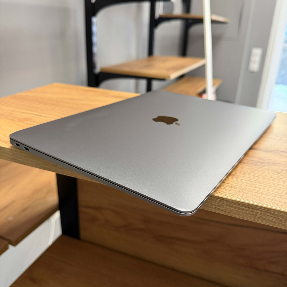 Ноутбук Apple A2337 MacBook Air (2020)/ 13.3" (2560×1600) Retina IPS/ Apple M1/ 16 GB/ 256 GB SSD (Б\В) Ноутбук Apple A2337 MacBook Air (2020)/ 13.3" (2560×1600) Retina IPS/ Apple M1/ 16 GB/ 256 GB SSD (Б\В)