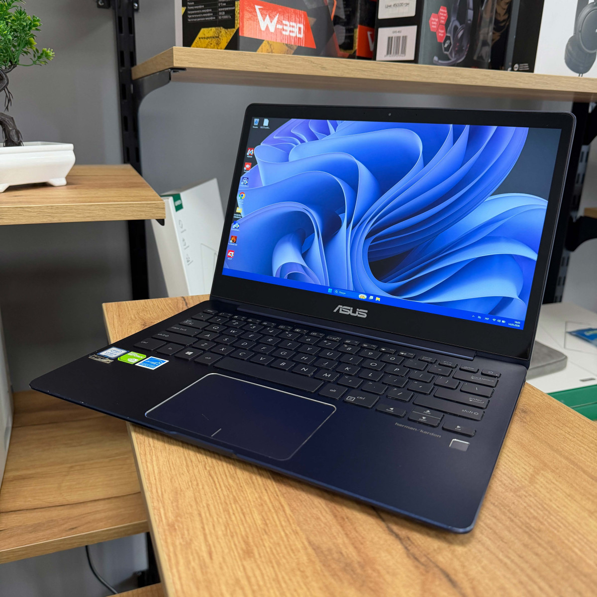 Сенсорний ультрабук Asus ZenBook UX331UN/ 13.3" FullHD, IPS/ Intel Core i5 8250U (4 ядра/ 8 потоків)/ NVIDIA GeForce MX150 (на 2 GB)/ 8 GB/ 256 GB SSD (Б/В)