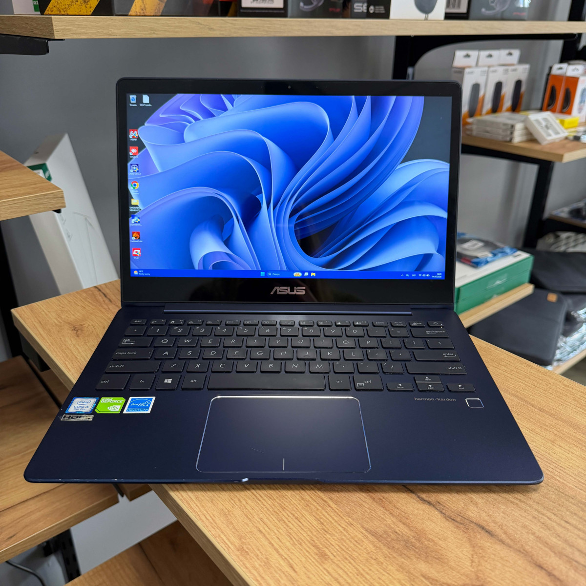Сенсорний ультрабук Asus ZenBook UX331UN/ 13.3" FullHD, IPS/ Intel Core i5 8250U (4 ядра/ 8 потоків)/ NVIDIA GeForce MX150 (на 2 GB)/ 8 GB/ 256 GB SSD (Б/В)