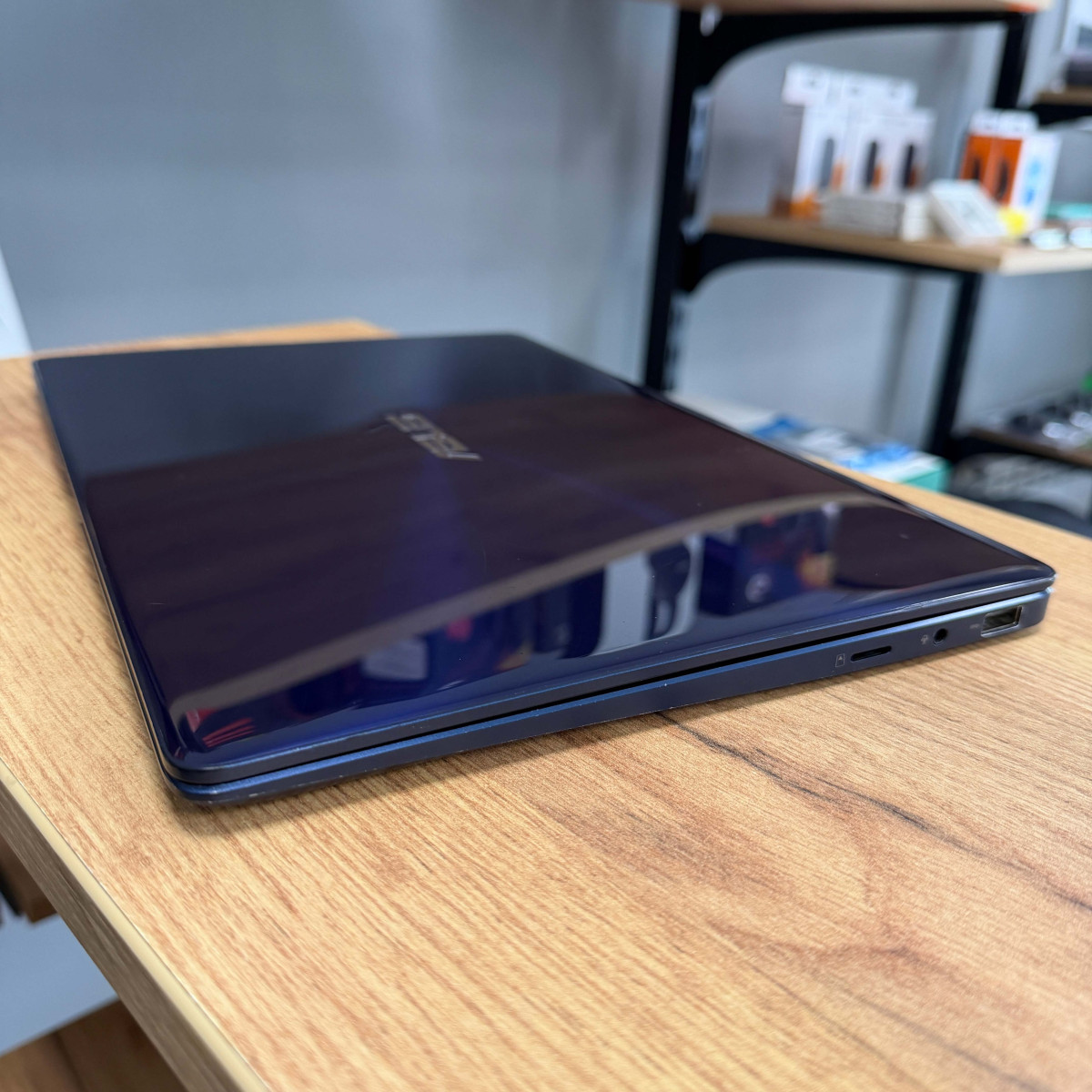 Сенсорний ультрабук Asus ZenBook UX331UN/ 13.3" FullHD, IPS/ Intel Core i5 8250U (4 ядра/ 8 потоків)/ NVIDIA GeForce MX150 (на 2 GB)/ 8 GB/ 256 GB SSD (Б/В)
