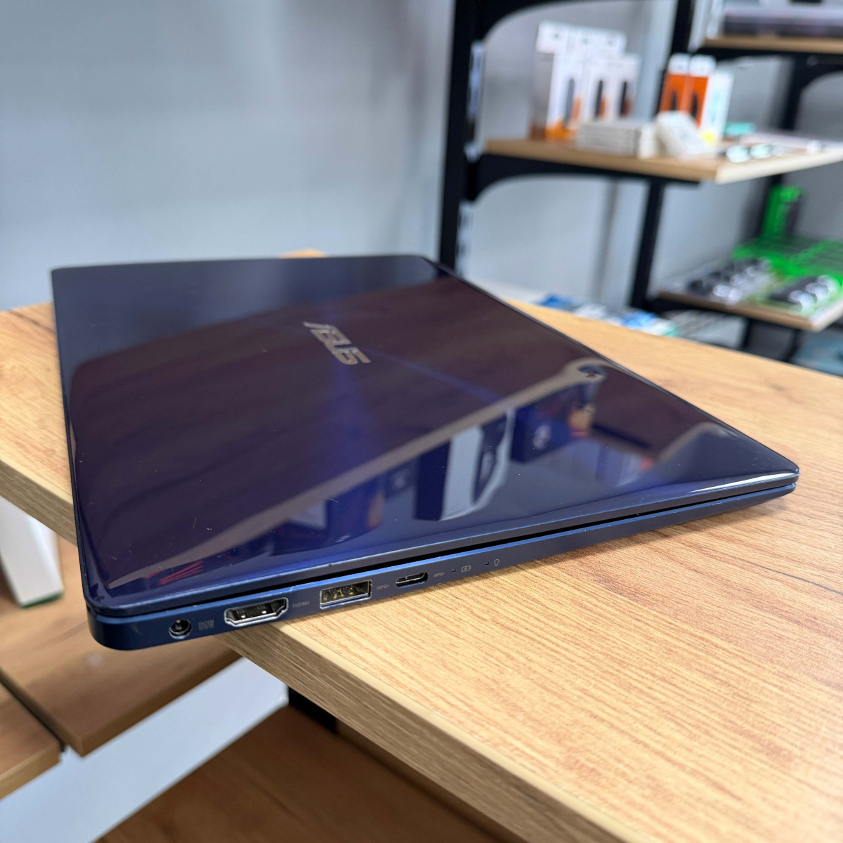 Сенсорний ультрабук Asus ZenBook UX331UN/ 13.3" FullHD, IPS/ Intel Core i5 8250U (4 ядра/ 8 потоків)/ NVIDIA GeForce MX150 (на 2 GB)/ 8 GB/ 256 GB SSD (Б/В)