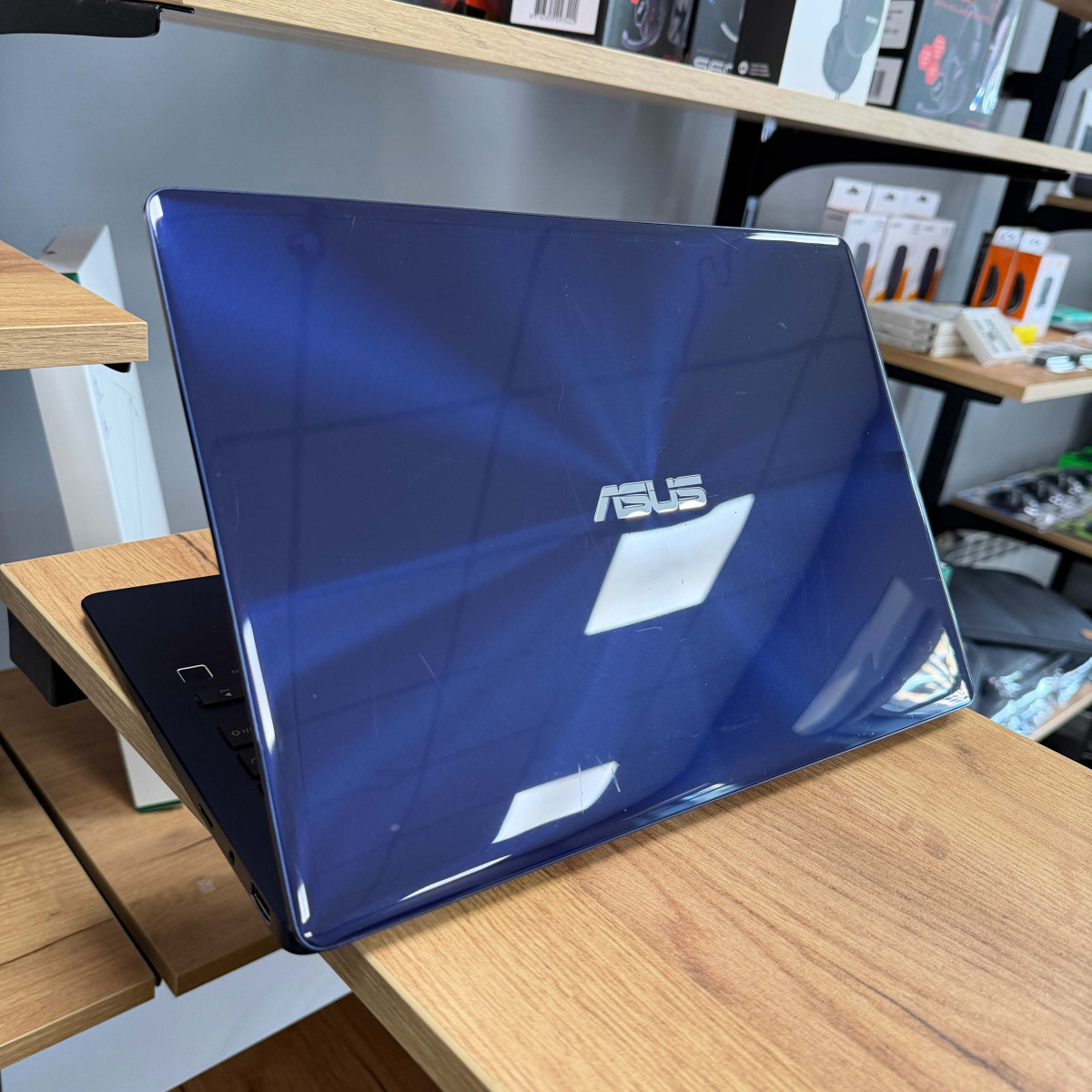 Сенсорний ультрабук Asus ZenBook UX331UN/ 13.3" FullHD, IPS/ Intel Core i5 8250U (4 ядра/ 8 потоків)/ NVIDIA GeForce MX150 (на 2 GB)/ 8 GB/ 256 GB SSD (Б/В)