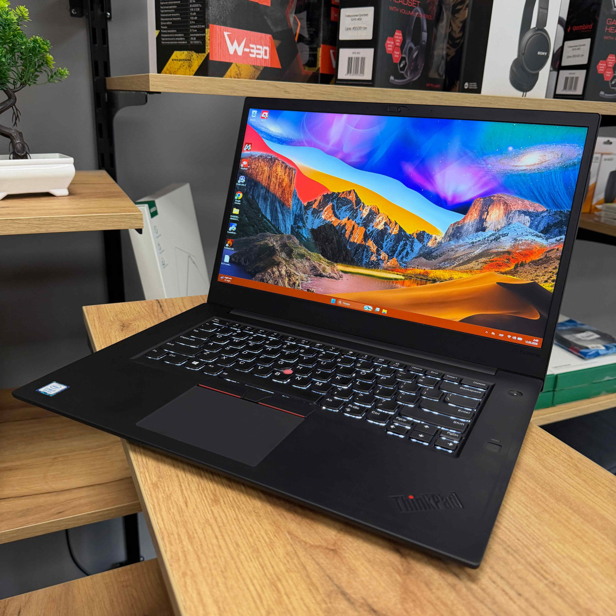 Ігровий ноутбук Lenovo ThinkPad X1 Extreme/ 15.6" FullHD, IPS/ Intel Core i7 8750H (6 ядер/ 12 потоків)/ NVIDIA GeForce GTX 1050 Ti (на 4 GB) with Max-Q/ 12 GB/ 512 GB SSD NVME (Б/В)