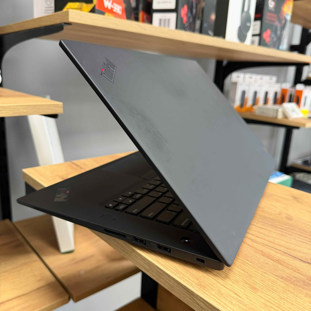 Ігровий ноутбук Lenovo ThinkPad X1 Extreme/ 15.6" FullHD, IPS/ Intel Core i7 8750H (6 ядер/ 12 потоків)/ NVIDIA GeForce GTX 1050 Ti (на 4 GB) with Max-Q/ 12 GB/ 512 GB SSD NVME (Б/В)