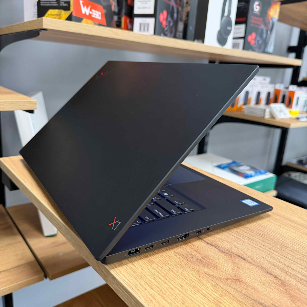 Ігровий ноутбук Lenovo ThinkPad X1 Extreme/ 15.6" FullHD, IPS/ Intel Core i7 8750H (6 ядер/ 12 потоків)/ NVIDIA GeForce GTX 1050 Ti (на 4 GB) with Max-Q/ 12 GB/ 512 GB SSD NVME (Б/В)