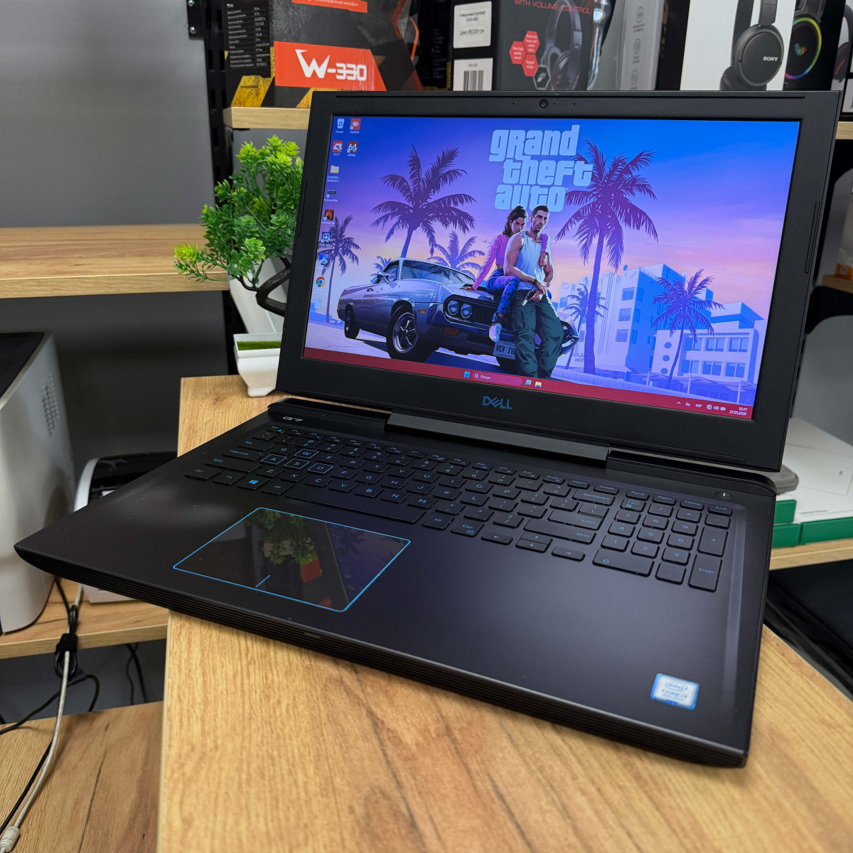 Ігровий ноутбук Dell G7 7588/ 15.6" FullHD, IPS/ Intel Core i7 8750H (6 ядер/ 12 потоків)/ NVIDIA GeForce GTX 1060 (на 6 GB) with Max-Q/ 16 GB/ 512 GB NVME (Б\В)