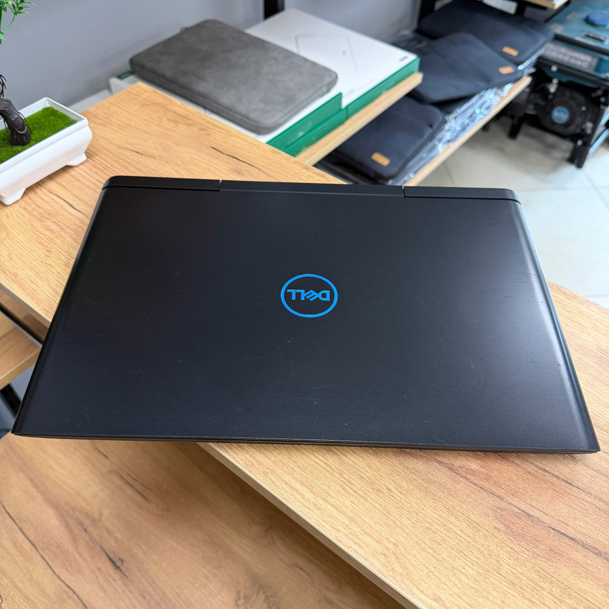 Ігровий ноутбук Dell G7 7588/ 15.6" FullHD, IPS/ Intel Core i7 8750H (6 ядер/ 12 потоків)/ NVIDIA GeForce GTX 1060 (на 6 GB) with Max-Q/ 16 GB/ 512 GB NVME (Б\В)
