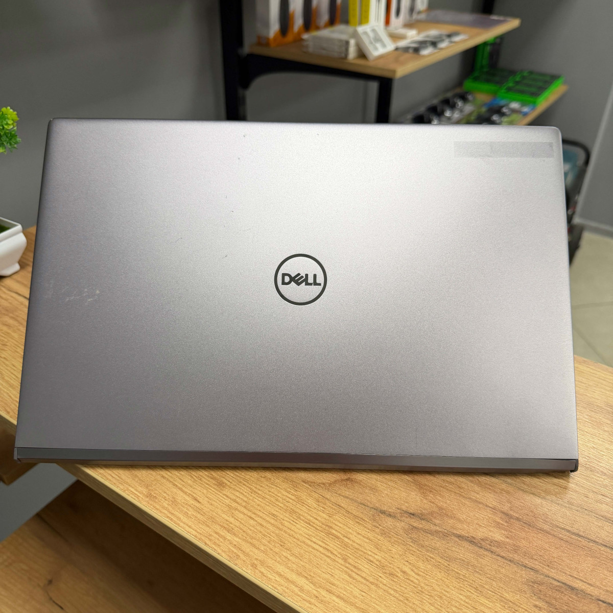Ігровий ноутбук  Dell Vostro 7500/ 15.6" FullHD, IPS/ Intel Core i7 10750H (6 ядер/ 12 потоків)/ NVIDIA GeForce GTX 1650 Ti (на 4 GB)/ 16 GB/ 512 GB NVME (Б/В)