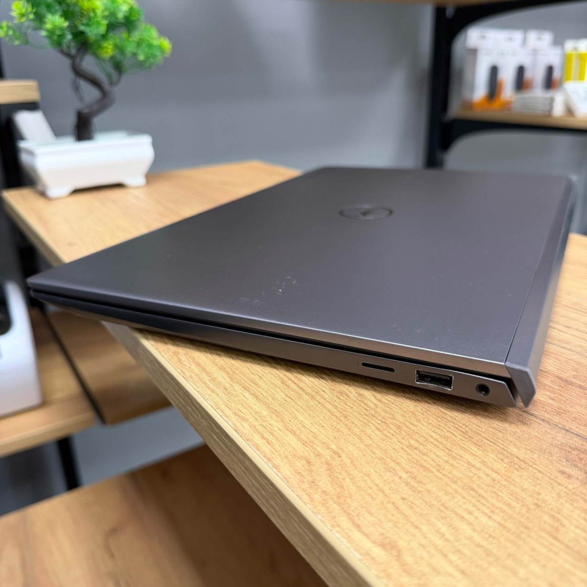 Ігровий ноутбук  Dell Vostro 7500/ 15.6" FullHD, IPS/ Intel Core i7 10750H (6 ядер/ 12 потоків)/ NVIDIA GeForce GTX 1650 Ti (на 4 GB)/ 16 GB/ 512 GB NVME (Б/В)