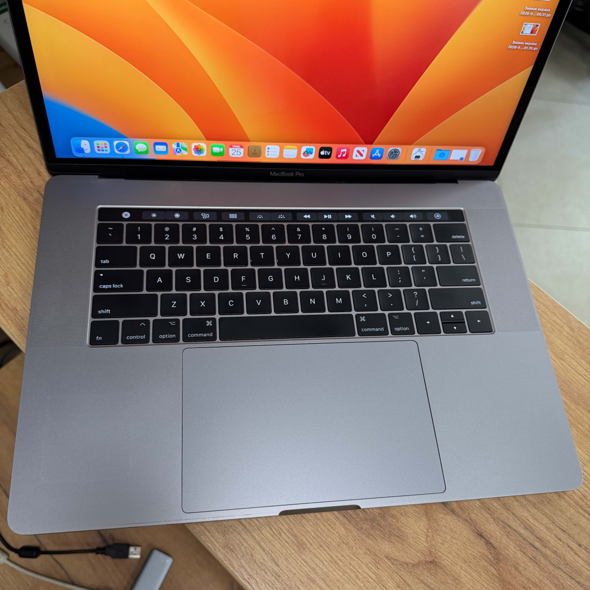 Ноутбук Apple MacBook Pro 15" (A1707, 2017) Touch Bar/ 15.4” (2880×1800) Retina, IPS/ Intel Core i7 7700HQ (2.80 - 3.8 ГГц)/ AMD Radeon Pro 555 (на 2 GB)/ 16 GB/ 512 GB SSD (Б\В)