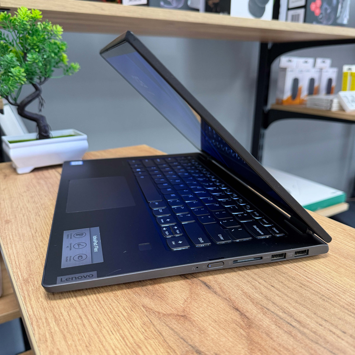 Сенсорний ультрабук - трансформер 2в1 Lenovo IdeaPad Flex-14IWL/ 14" FullHD, IPS/ Intel Core i7 8565U (4 ядра/ 8 потоків)/ Intel UHD 620/ 8 GB/ 256 GB NVME (Б/В)