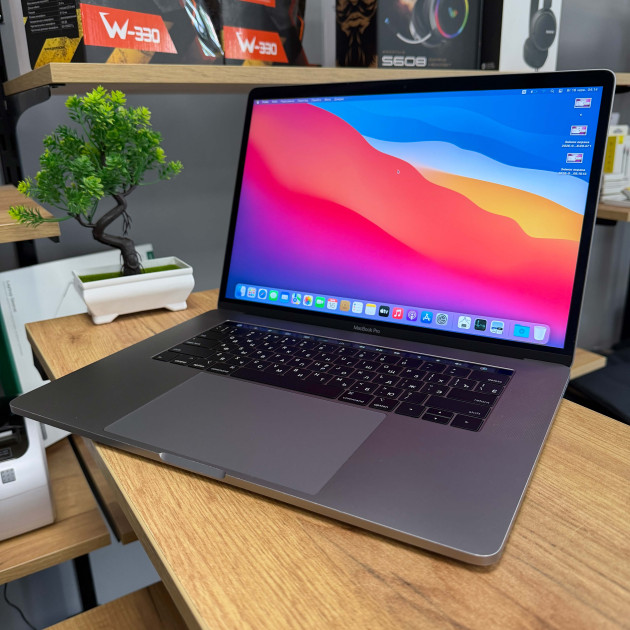 Ультрабук Apple MacBook Pro, Touch Bar (A1707, 2016)/ 15.4” (2880×1800) Retina, IPS/ Intel Core i7 (4 ядра/ 8 потоків)/ AMD Radeon Pro 455 (на 2 GB)/ 16 GB/ 512 GB SSD (Б\В)