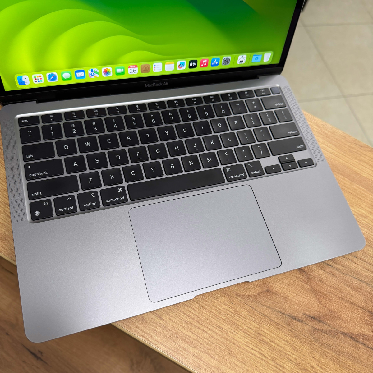 Ноутбук Apple A2337 MacBook Air (2020)/ 13.3" (2560×1600) Retina IPS/ Apple M1/ 8 GB/ 256 GB SSD (Б\В)