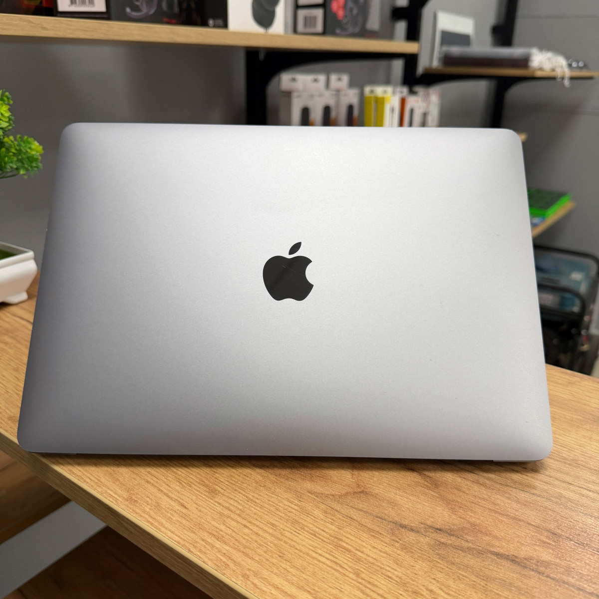 Ноутбук Apple A2337 MacBook Air (2020)/ 13.3" (2560×1600) Retina IPS/ Apple M1/ 8 GB/ 256 GB SSD (Б\В)