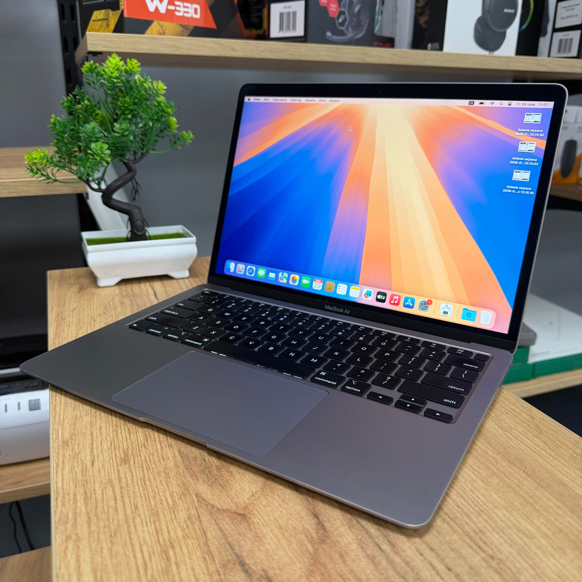 Ноутбук Apple A2179 MacBook Air (2020)/ 13.3" (2560x1600) Retina, IPS/ Intel Core i5 1030NG7 (4 ядра/ 8 поткоків)/ Intel Iris Plus/ 8 GB/ 256 GB SSD (Б\В)