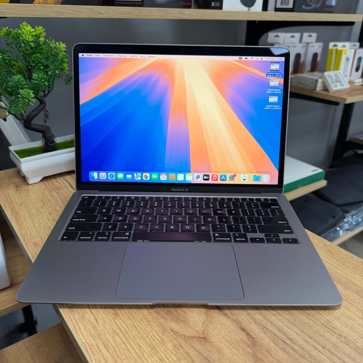 Ноутбук Apple A2179 MacBook Air (2020)/ 13.3" (2560x1600) Retina, IPS/ Intel Core i5 1030NG7 (4 ядра/ 8 поткоків)/ Intel Iris Plus/ 8 GB/ 256 GB SSD (Б\В)