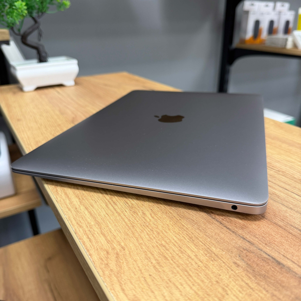 Ноутбук Apple A2179 MacBook Air (2020)/ 13.3" (2560x1600) Retina, IPS/ Intel Core i5 1030NG7 (4 ядра/ 8 поткоків)/ Intel Iris Plus/ 8 GB/ 256 GB SSD (Б\В)
