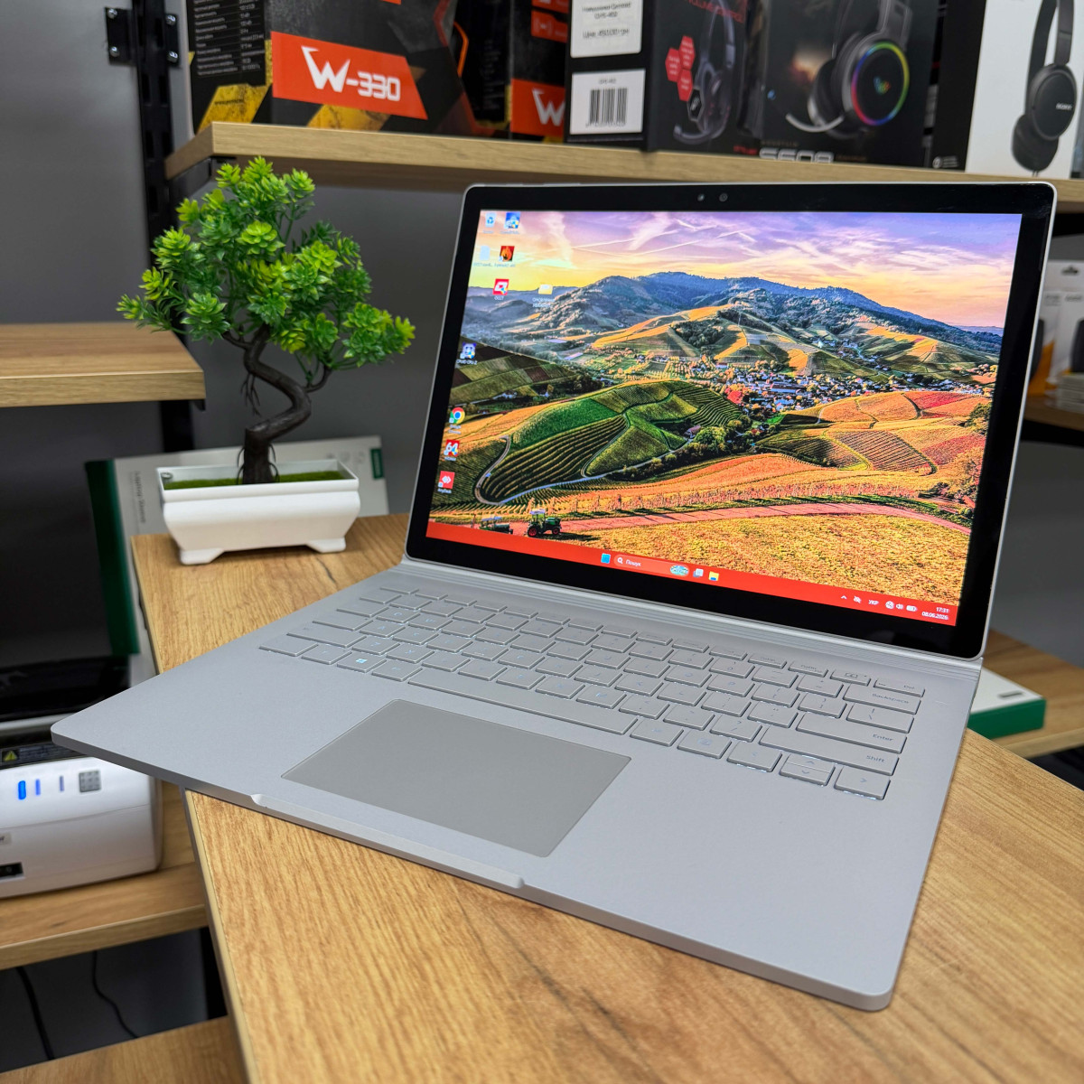 УЦІНКА! Ультрабук Microsoft Surface Book 2 1832/ 13.5" 3K (3000×2000), IPS/  Intel Core i5 8350U (4 ядра/ 8 потоків)/ Intel UHD 620/ 8 GB/ 256 GB NVME (Б/В) 