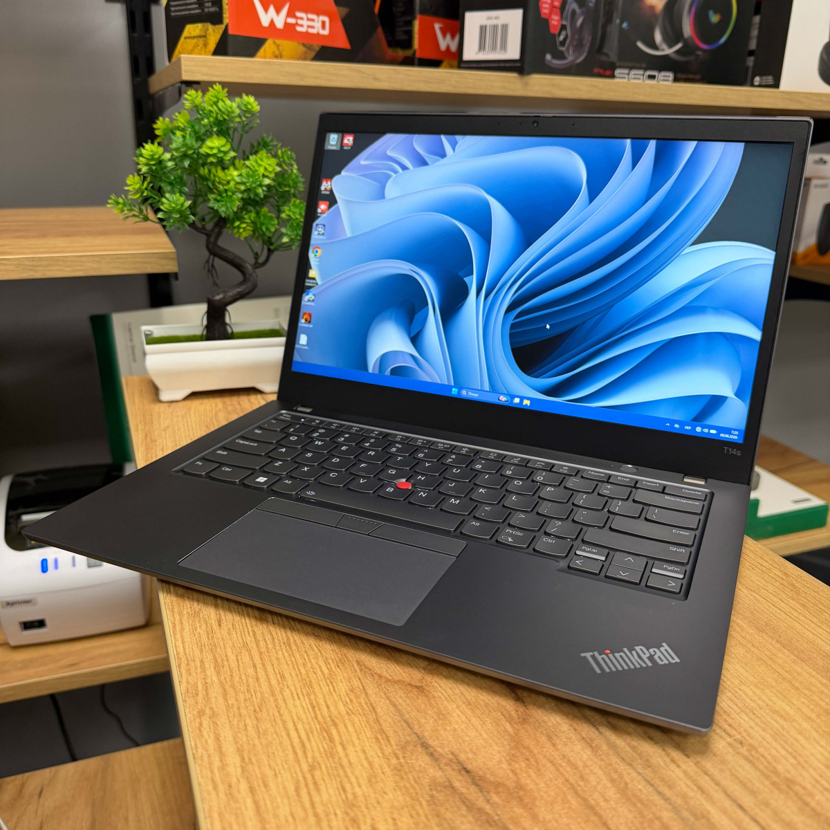 Ультрабук Lenovo ThinkPad T14s Gen 2/ 14" FullHD, IPS/  Intel Core i5 1135G7 (4 ядра/ 8 потоків)/ Intel Iris Xe/ 8 GB/ 256 GB NVME (Б/В)