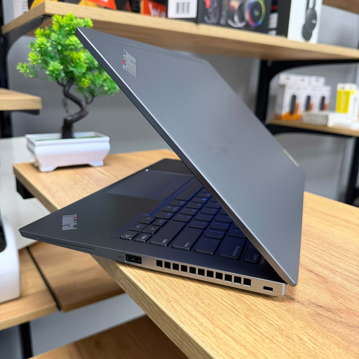 Ультрабук Lenovo ThinkPad T14s Gen 2/ 14" FullHD, IPS/  Intel Core i5 1135G7 (4 ядра/ 8 потоків)/ Intel Iris Xe/ 8 GB/ 256 GB NVME (Б/В)