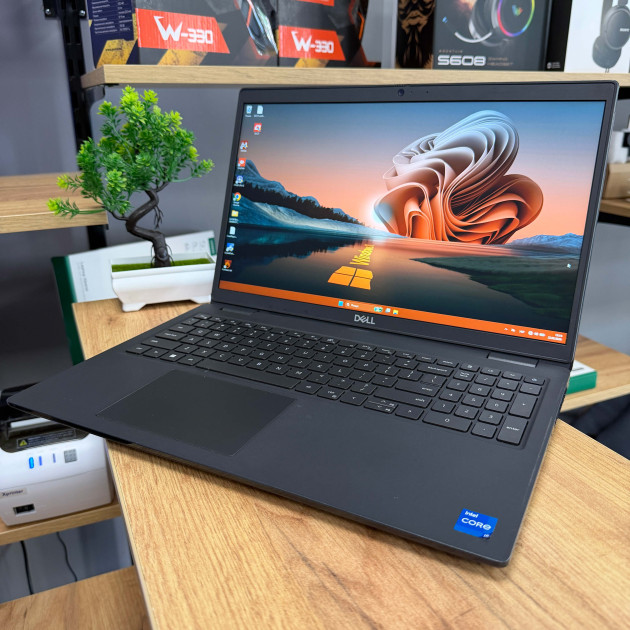 Ноутбук Dell Latitude 3520/ 15.6" FullHD, IPS/ Intel Core i5 1135G7 (4 ядра/ 8 потоків)/ Intel Iris Xe/ 8 GB/ 256 GB SSD NVME (Б/В)