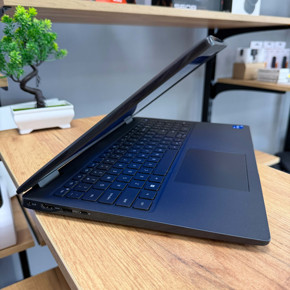 Ноутбук Dell Latitude 3520/ 15.6" FullHD, IPS/ Intel Core i5 1135G7 (4 ядра/ 8 потоків)/ Intel Iris Xe/ 8 GB/ 256 GB SSD NVME (Б/В)