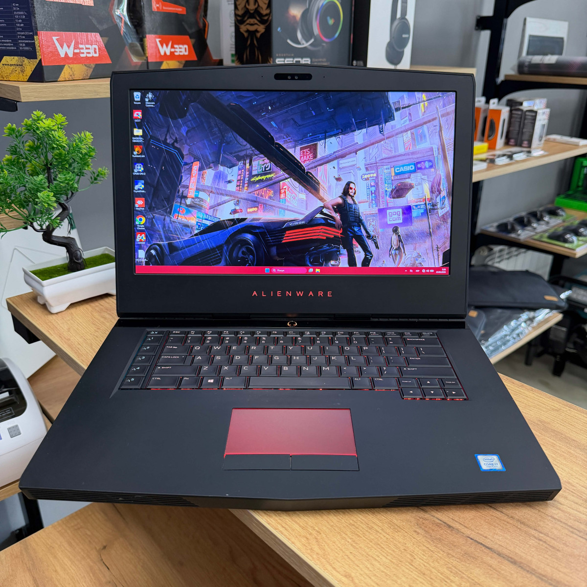 Ігровий ноутбук Dell Alienware 15 R3/ 15.6" FullHD, IPS/ Intel Core i7 7700HQ (2.8 - 3.8 ГГц)/ NVIDIA GeForce GTX 1070 (на 8 GB)/ 16 GB/ 512 GB SSD NVME (Б\В)