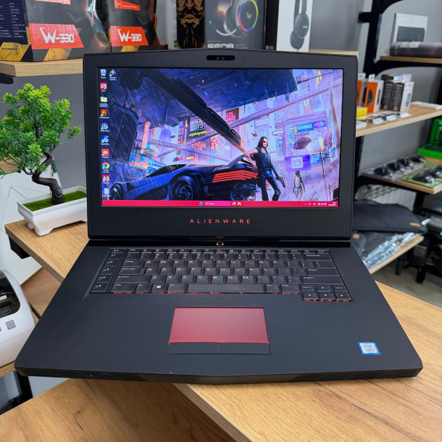 Ігровий ноутбук Dell Alienware 15 R3/ 15.6" FullHD, IPS/ Intel Core i7 7700HQ (2.8 - 3.8 ГГц)/ NVIDIA GeForce GTX 1070 (на 8 GB)/ 16 GB/ 512 GB SSD NVME (Б\В)