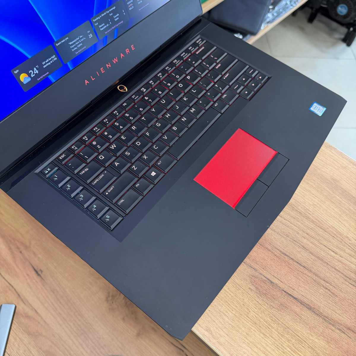 Ігровий ноутбук Dell Alienware 15 R3/ 15.6" FullHD, IPS/ Intel Core i7 7700HQ (2.8 - 3.8 ГГц)/ NVIDIA GeForce GTX 1070 (на 8 GB)/ 16 GB/ 512 GB SSD NVME (Б\В)
