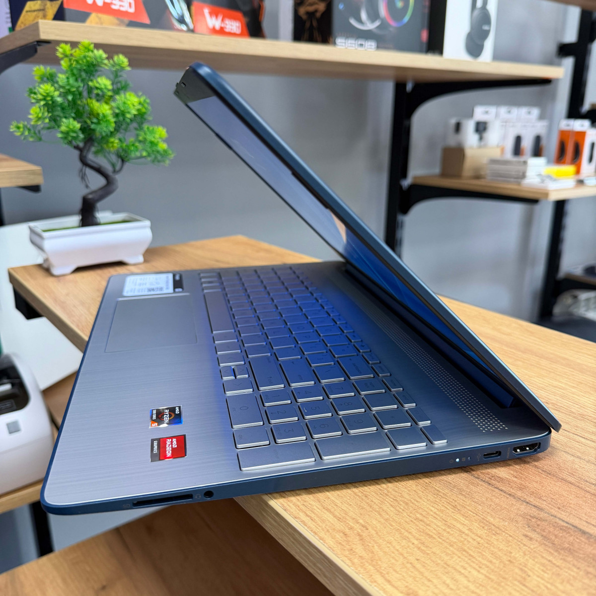 Ультрабук HP 15-ef2126wm/ 15.6" FullHD/ AMD Ryzen 5 5500U (6 ядер/ 12 потоків)/ AMD Radeon RX Vega 7/ 8 GB/ 256 GB SSD NVME (Б\В) 