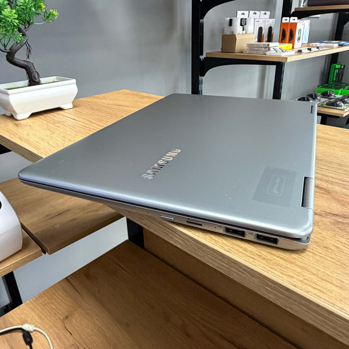 Ультрабук-трансформер 2в1 Samsung 9 Pro (NP940X5N)/ 15.0" FullHD, IPS сенсорний/ Intel Core i7 8550U (4 ядра/ 8 потоків)/ AMD Radeon 500 (на 2 GB)/ 16 GB/ 256 GB SSD NVME (Б/В) Ультрабук-трансформер 2в1 Samsung 9 Pro (NP940X5N)/ 15.0" FullHD, IPS сенсорний/ Intel Core i7 8550U (4 ядра/ 8 потоків)/ AMD Radeon 500 (на 2 GB)/ 16 GB/ 256 GB SSD NVME (Б/В)