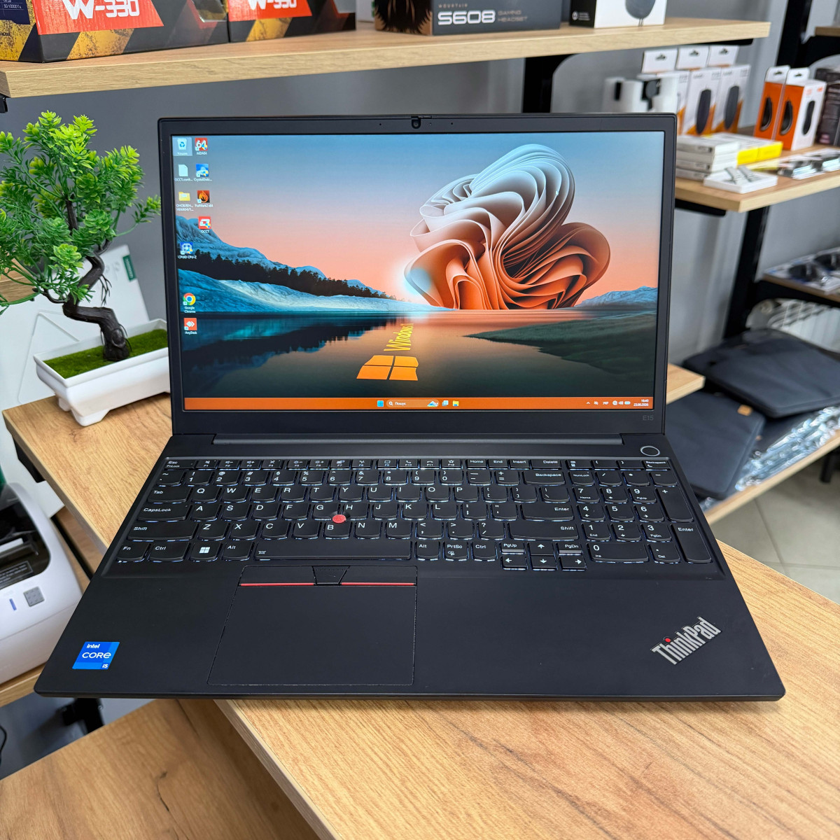 Ноутбук Lenovo ThinkPad E15 Gen 2/ 15.6" FullHD, IPS/ Intel Core i5 1135G7 (4 ядра/ 8 потоків)/ Intel Iris Xe / 8 GB/ 256 GB SSD NVME (Б/В)