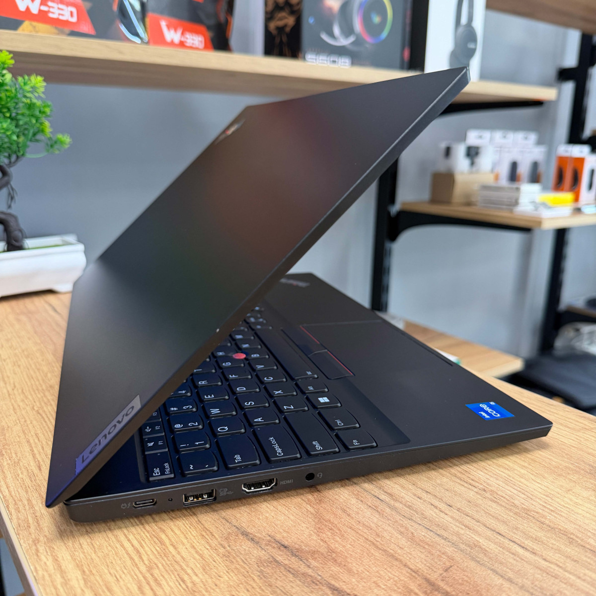 Ноутбук Lenovo ThinkPad E15 Gen 2/ 15.6" FullHD, IPS/ Intel Core i5 1135G7 (4 ядра/ 8 потоків)/ Intel Iris Xe / 8 GB/ 256 GB SSD NVME (Б/В)