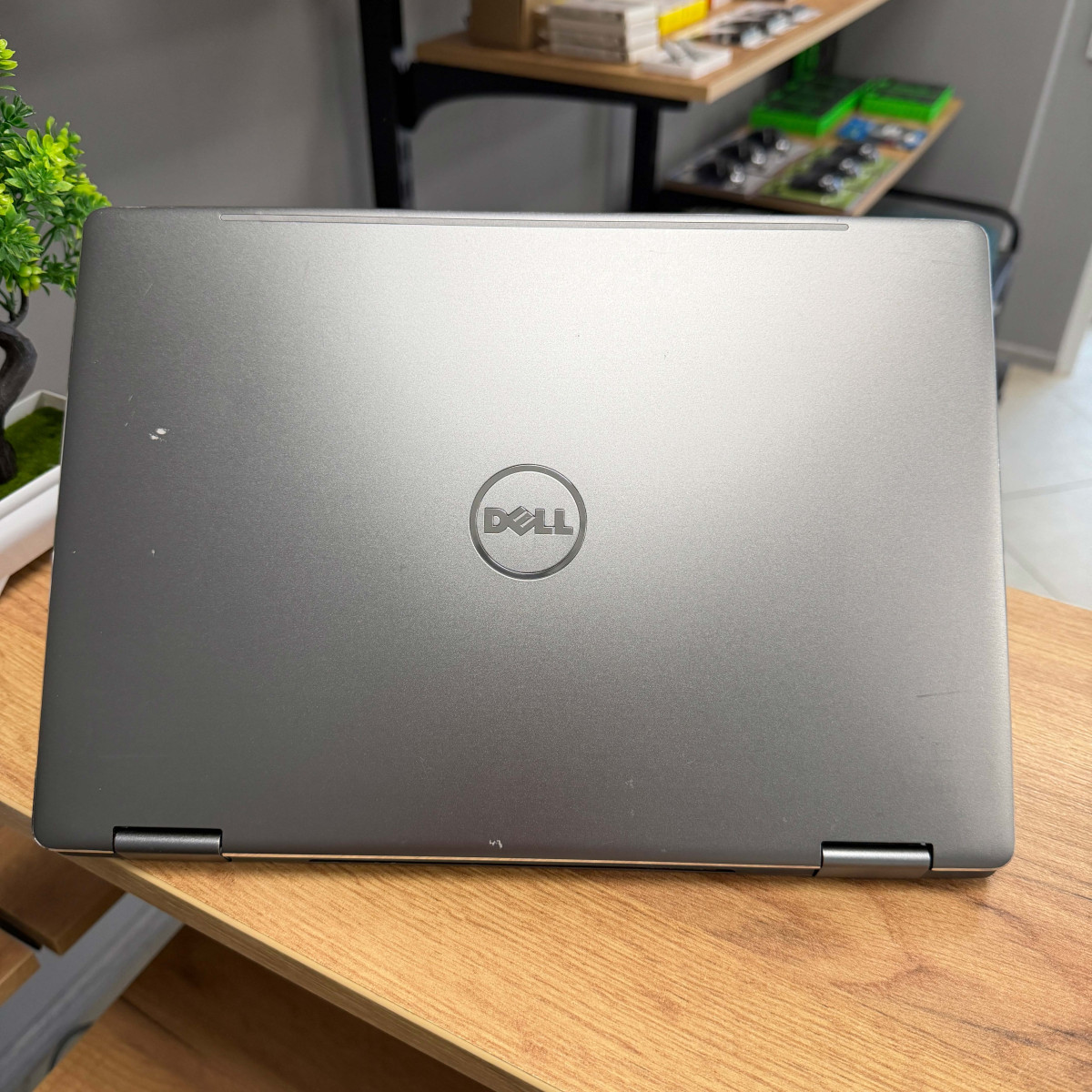Cенсорний ультрабук-трансформер 2в1 Dell Inspiron 13 7375/ 13.3" FullHD, IPS/ AMD Ryzen 5 2500U (4 ядра/ 8 потоків)/ AMD Radeon Vega 8/ 8 GB/ 128 GB SSD NVME (Б/В)